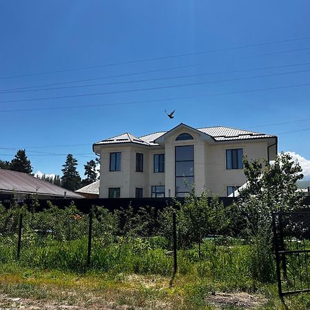Tuenduek Guest House, Karakol Ngoại thất bức ảnh