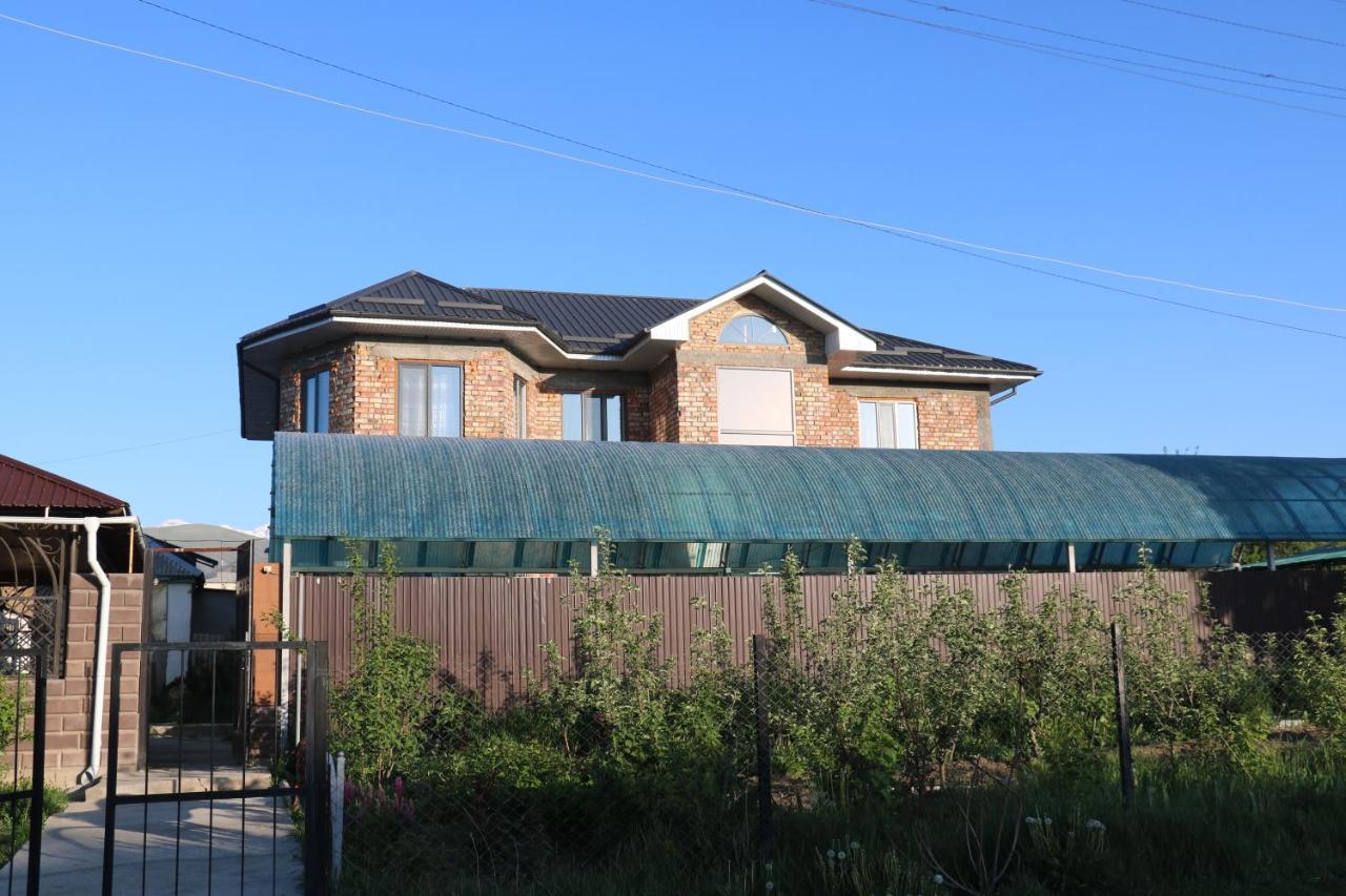 Tuenduek Guest House, Karakol Ngoại thất bức ảnh