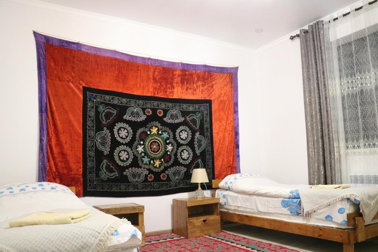 Tuenduek Guest House, Karakol Ngoại thất bức ảnh