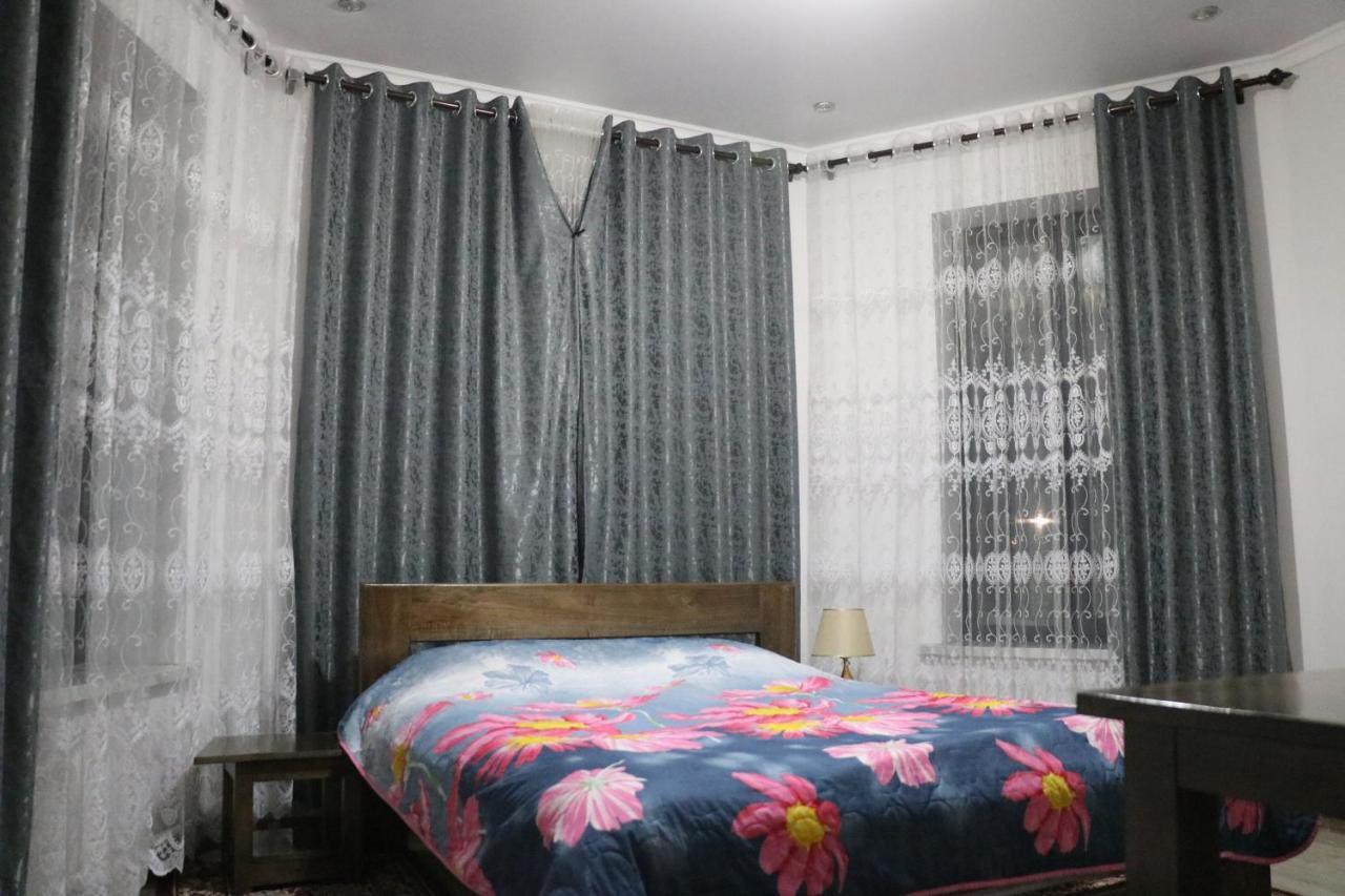 Tuenduek Guest House, Karakol Ngoại thất bức ảnh