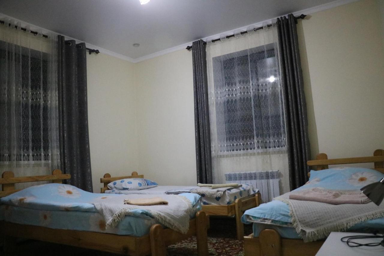 Tuenduek Guest House, Karakol Ngoại thất bức ảnh
