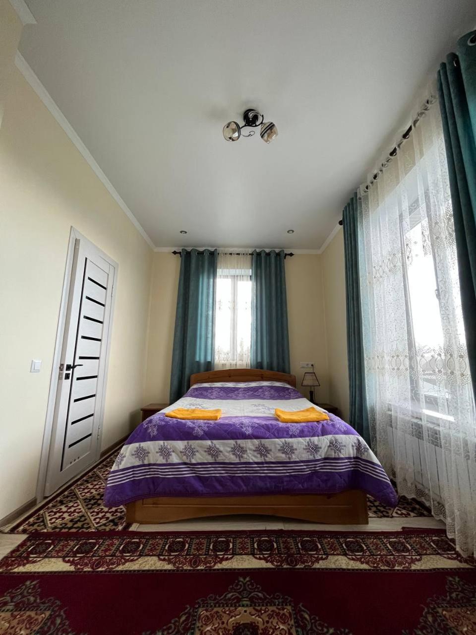 Tuenduek Guest House, Karakol Ngoại thất bức ảnh