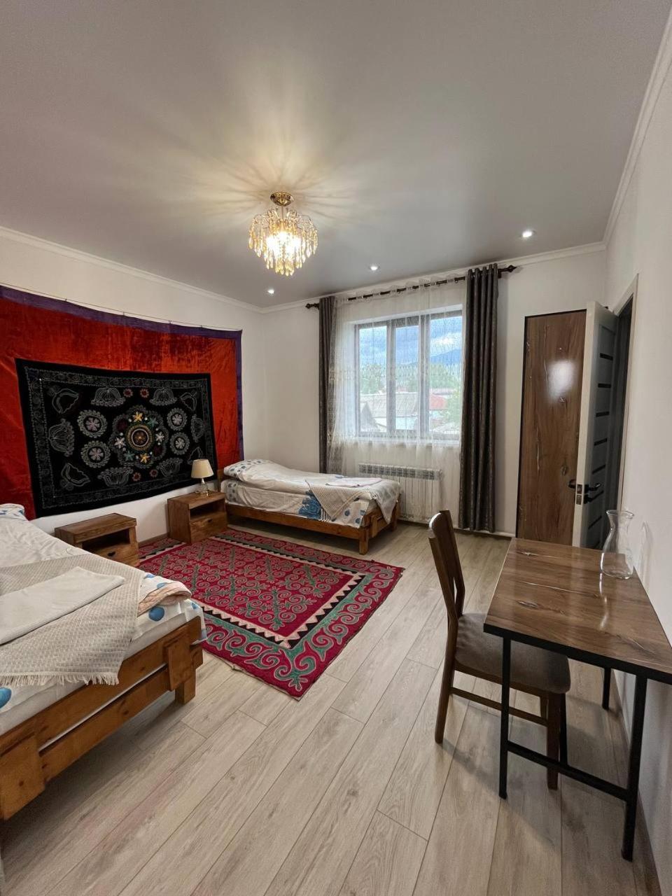 Tuenduek Guest House, Karakol Ngoại thất bức ảnh